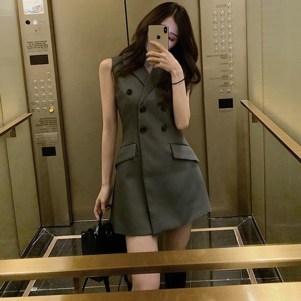 Rochie actuală de damă în doi veterinari cu decolteu în V