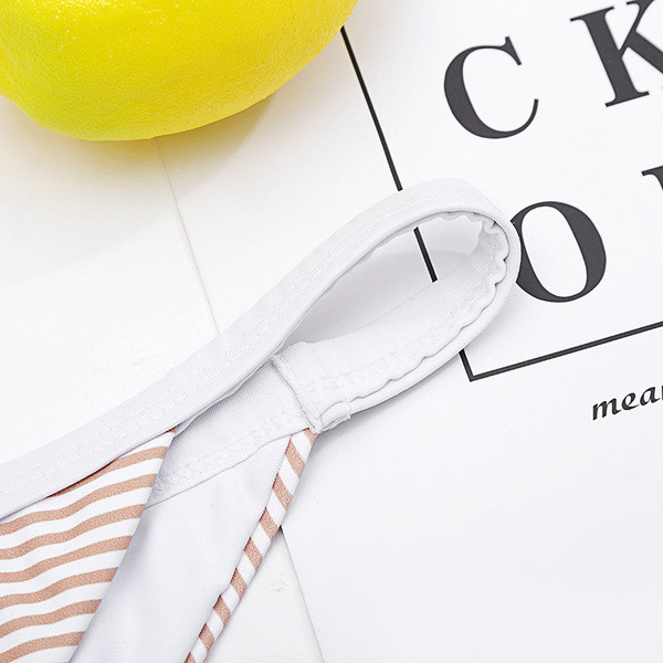 Costum de baie cu dungi din două piese cu top triunghiular