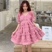 Rochie de damă modernă, de culoare roz, cu decolteu în V