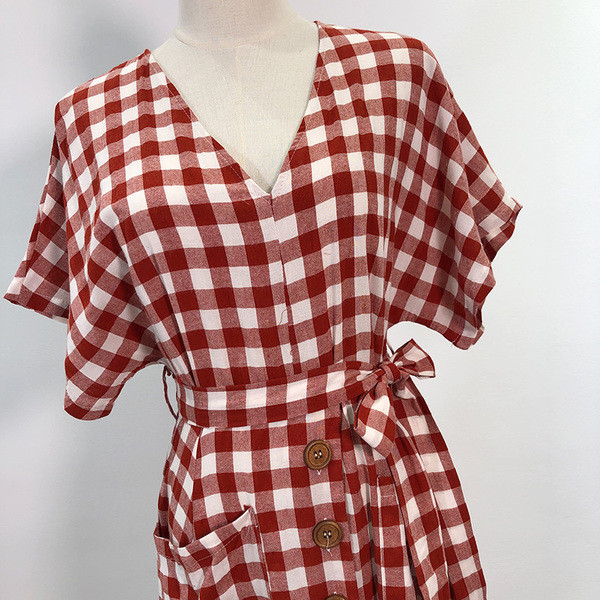 Rochie de dama in carouri cu maneci scurte si cravate in talie