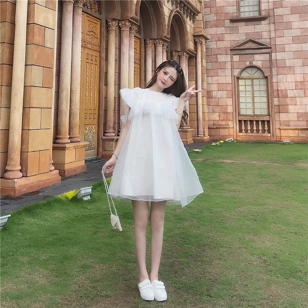 Rochie elegantă de damă în alb cu tul