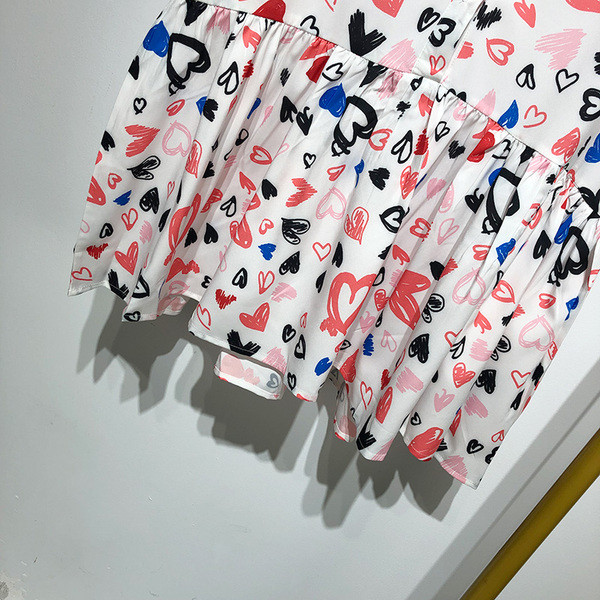 Rochie scurta de dama cu guler clasic si aplicatie - inima