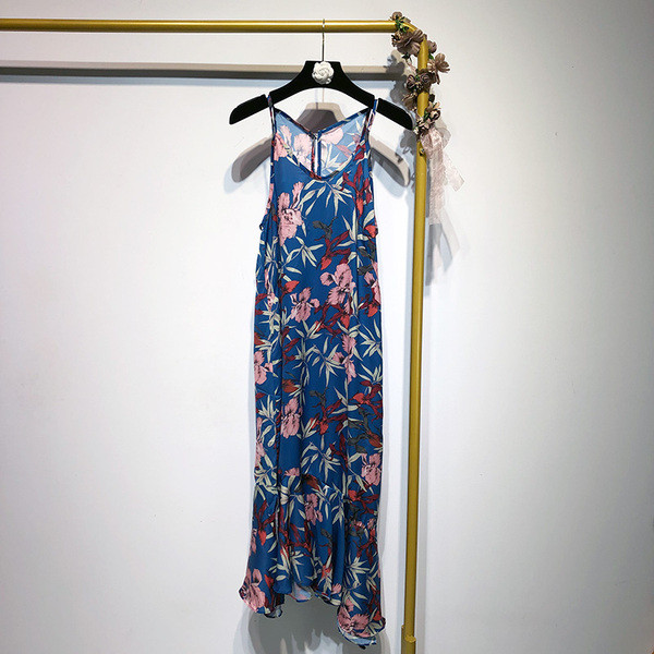 Rochie de dama lunga cu bretele subtiri de culoare albastra cu model floral