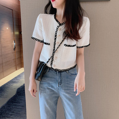 Bluză de damă modernă în alb cu mâneci scurte