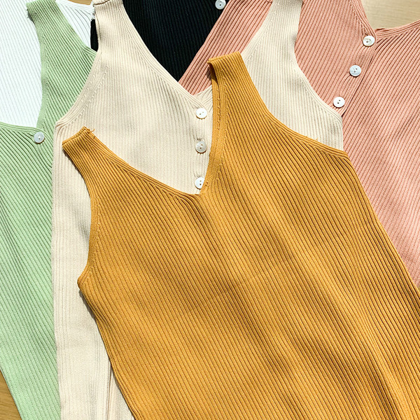 Top de damă actual în mai multe culori cu nasturi