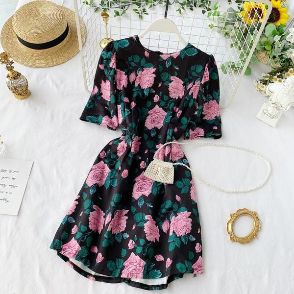 Rochie de dama cu maneci scurte si model floral