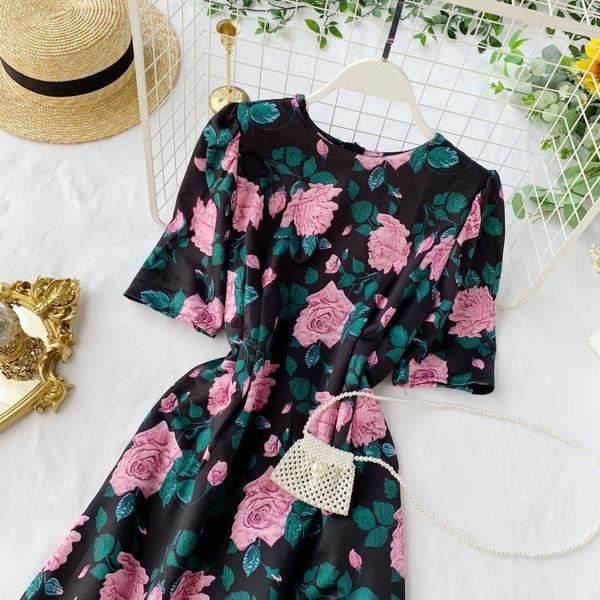 Rochie de dama cu maneci scurte si model floral