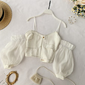 Bluză scurtă de damă cu mâneci căzute în alb și negru