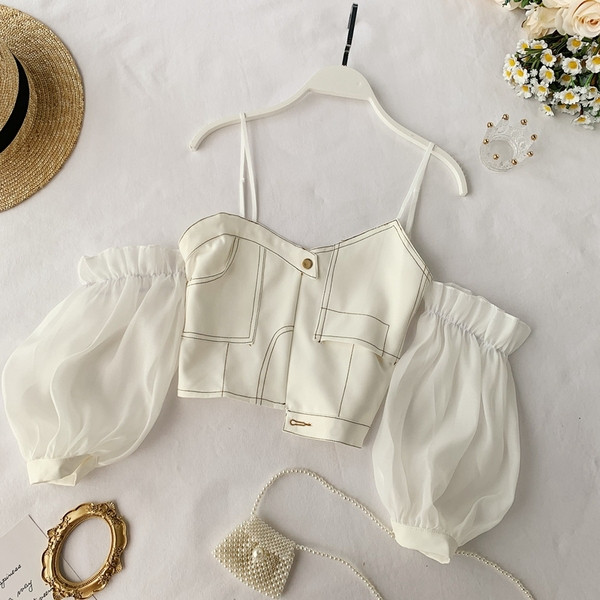 Bluză scurtă de damă cu mâneci căzute în alb și negru