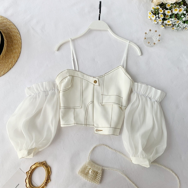 Bluză scurtă de damă cu mâneci căzute în alb și negru