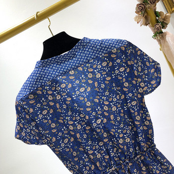 Rochie scurta cu decolteu in V in albastru cu model floral