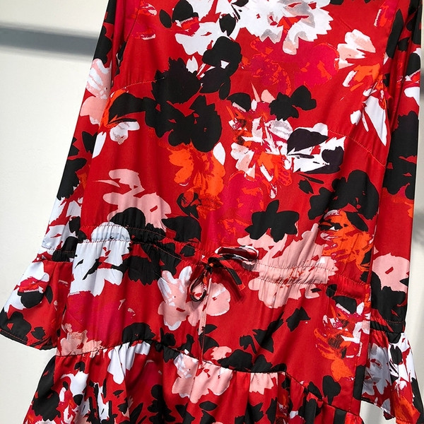 Rochie de dama cu decolteu oval in rosu cu model floral