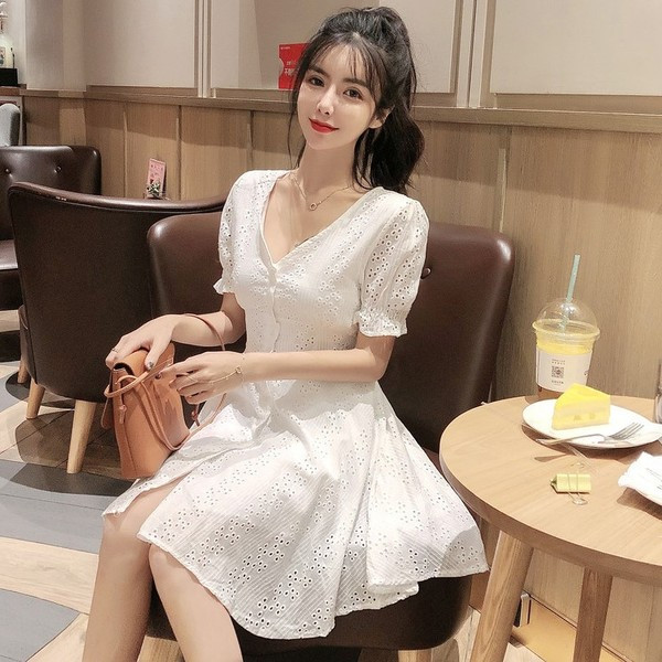 Rochie casual de dama alb cu decolteu in V