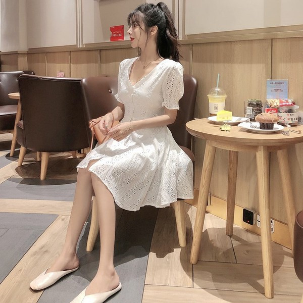 Rochie casual de dama alb cu decolteu in V