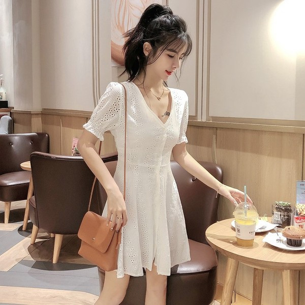 Rochie casual de dama alb cu decolteu in V