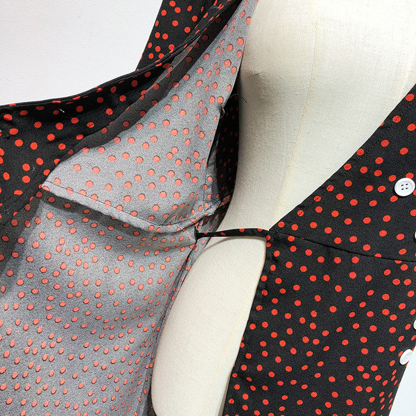 Rochie lunga cu cravate si nasturi in talie