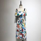 Rochie cu decolteu pătrat și bretele în alb cu model colorat