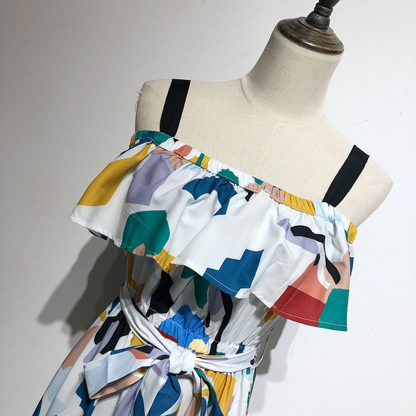 Rochie cu decolteu pătrat și bretele în alb cu model colorat