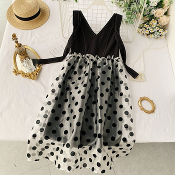 Rochie de damă cu buline și decolteu în V