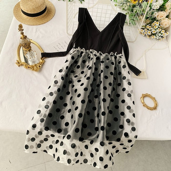 Rochie de damă cu buline și decolteu în V