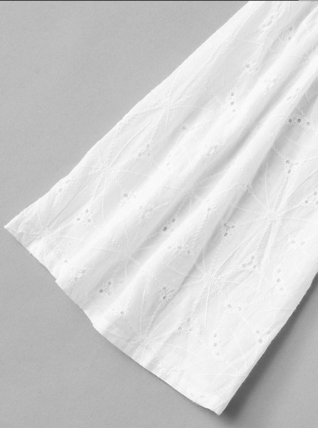 Bluza dama - model scurt cu bust elastic si maneci lotus in alb