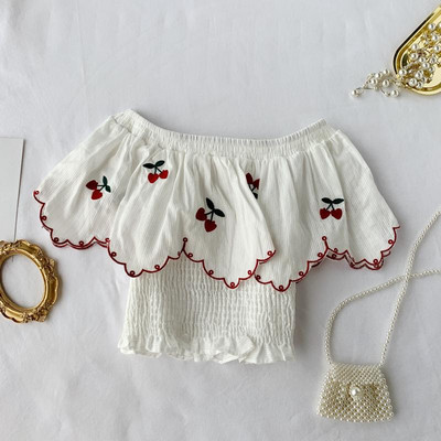 Дамска модерна блуза с бродерия в бял цвят