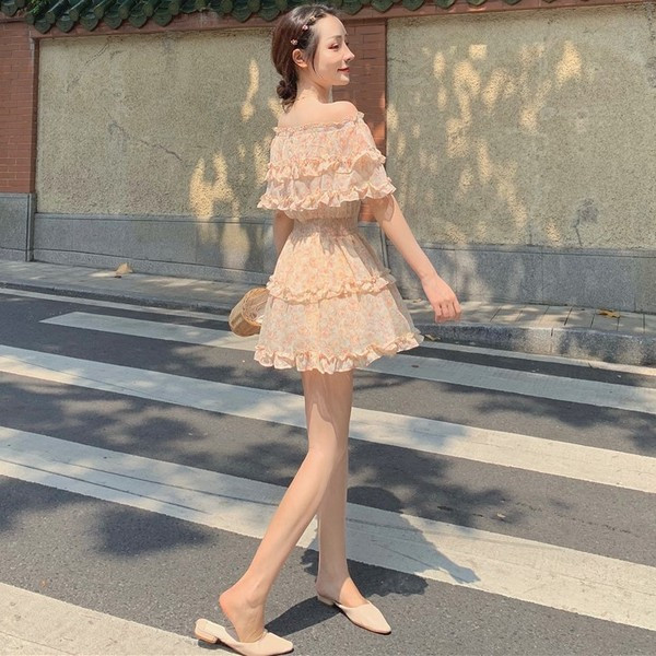 Rochie de dama eleganta cu model floral - model croiat