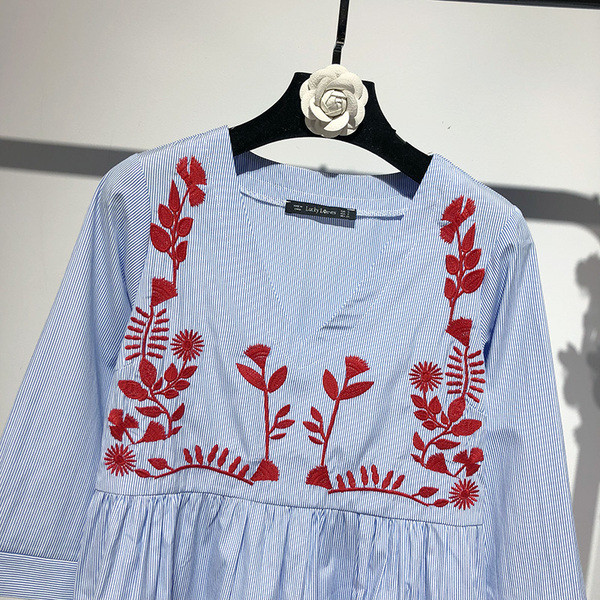 Rochie de dama in dungi cu broderie