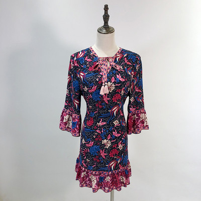 Rochie scurta cu decolteu in V si cravate