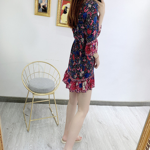 Rochie scurta cu decolteu in V si cravate