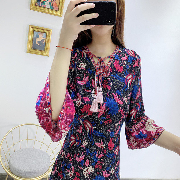 Rochie scurta cu decolteu in V si cravate