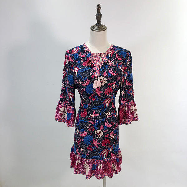 Rochie scurta cu decolteu in V si cravate