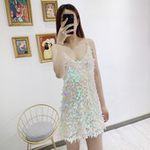 Rochie scurta de dama cu bretele subtiri in alb si paiete