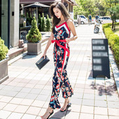 Salopetă de damă elegantă cu model floral și decolteu în V