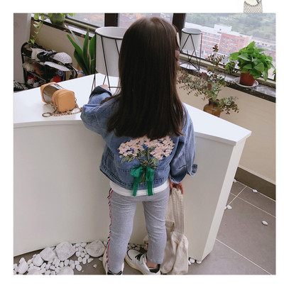 Jachetă modernă pentru copii din denim pentru fete cu imprimeu color pe spate