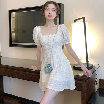 Rochie scurtă de damă actuală în alb cu mâneci scurte