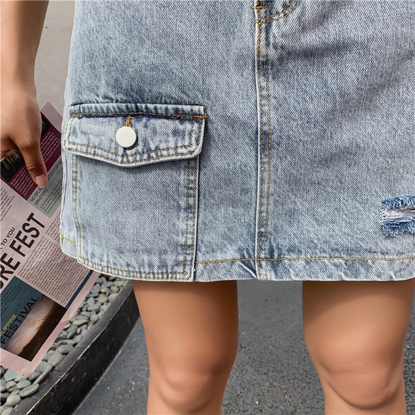 Fusta de dama moderna de culoare deschisa cu buzunare