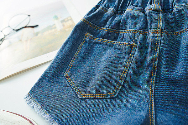 Модерни къси дънкови панталони за момичета с апликация