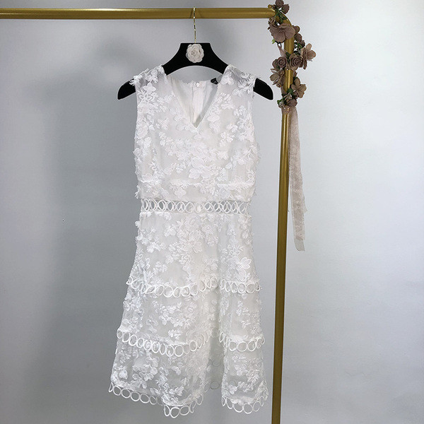 Rochie de dama cu decolteu in V cu dantela in doua culori