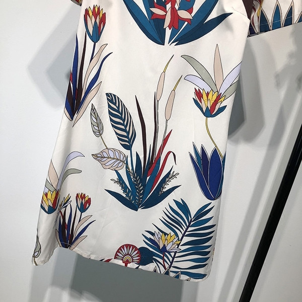 Rochie scurta cu decolteu oval alb cu model floral