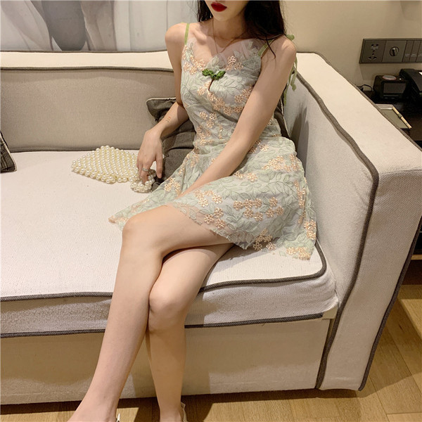 Rochie scurta de dama moderna cu motive florale