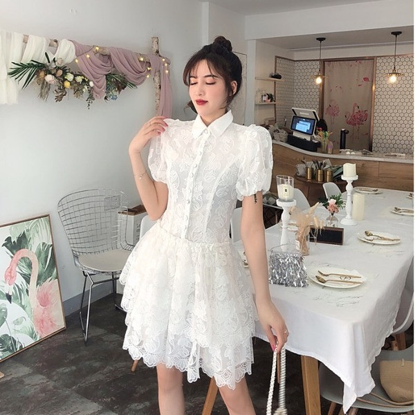 Rochie albă scurtă de damă elegantă - model croiat