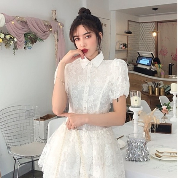 Rochie albă scurtă de damă elegantă - model croiat