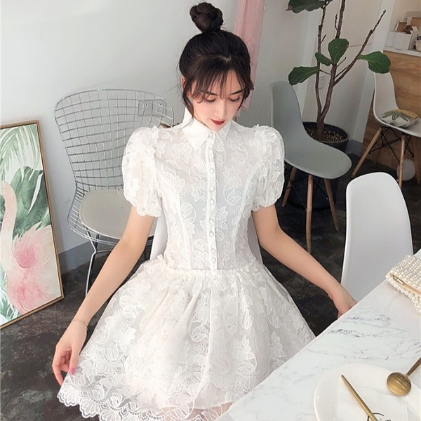 Rochie albă scurtă de damă elegantă - model croiat