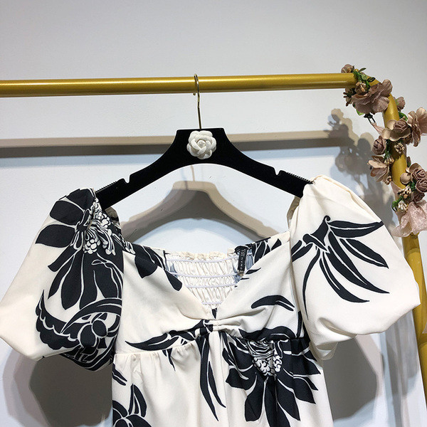 Rochie scurta de dama in alb cu model