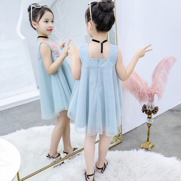 Модерна детска рокля с широки презрамки в лилав и син цвят