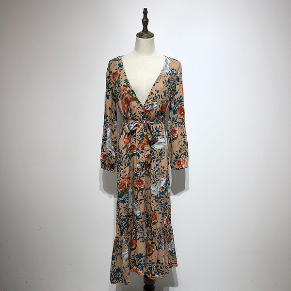 Rochie cu decolteu în V adânc și mâneci lungi cu legături în talie