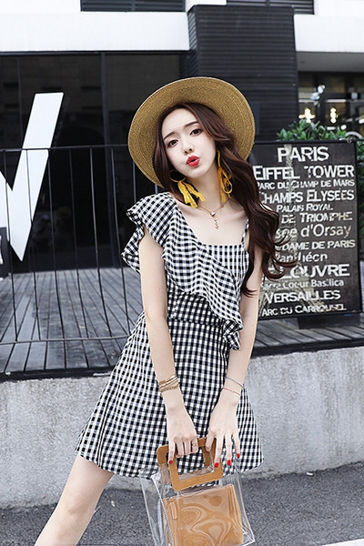 Модерна дамска карирана рокля - разкроен модел