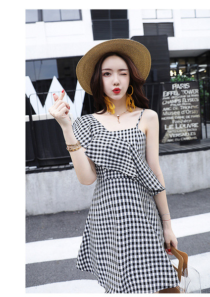 Модерна дамска карирана рокля - разкроен модел