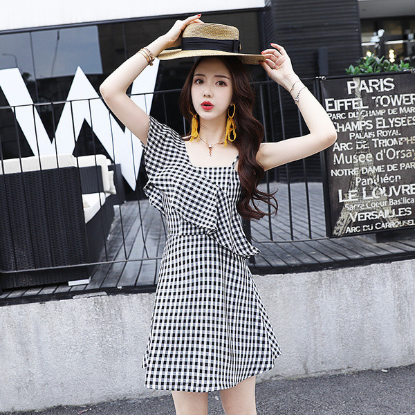 Модерна дамска карирана рокля - разкроен модел